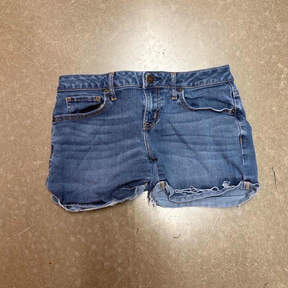 Aeropostale Womens Midi Denim Shorts Medium Wash Raw Hem Cut Off Blue Size 4
